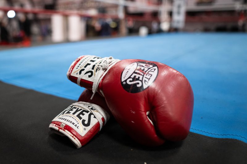 Son of boxing legend Arturo Gatti Sr. dies at 17
