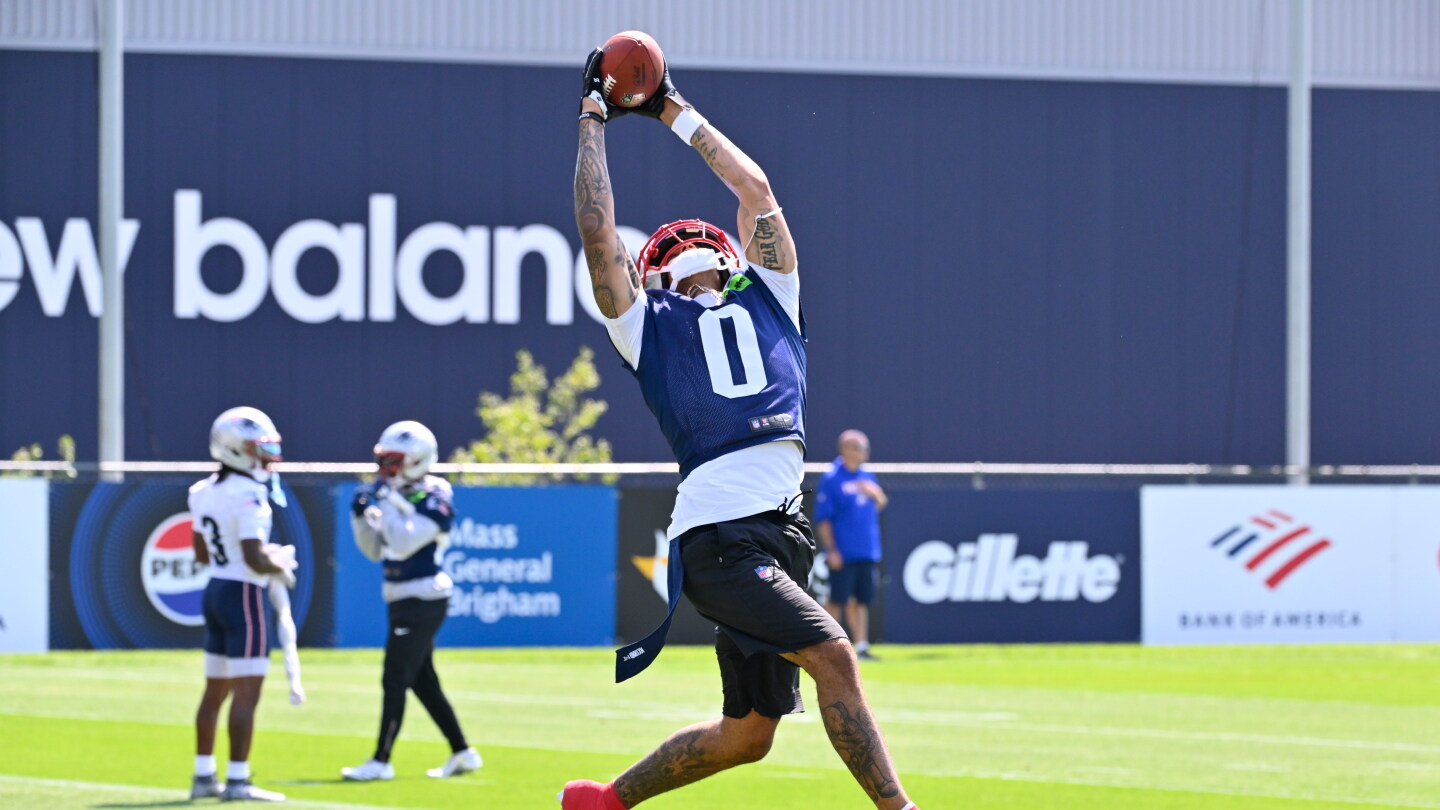 Drake Maye: Christian Gonzalez's main focus is football, not his contract